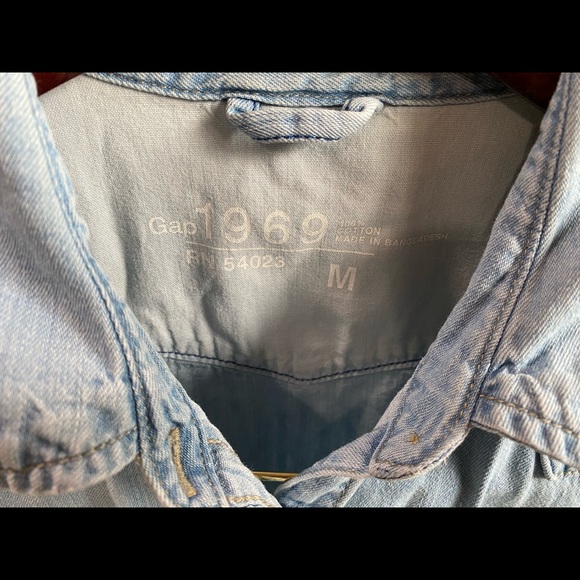 Gap Denim Snap Button Size M - Picture 2 of 4
